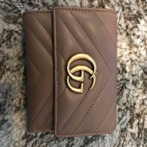 Gucci marmont matelasse leather wallet in beige